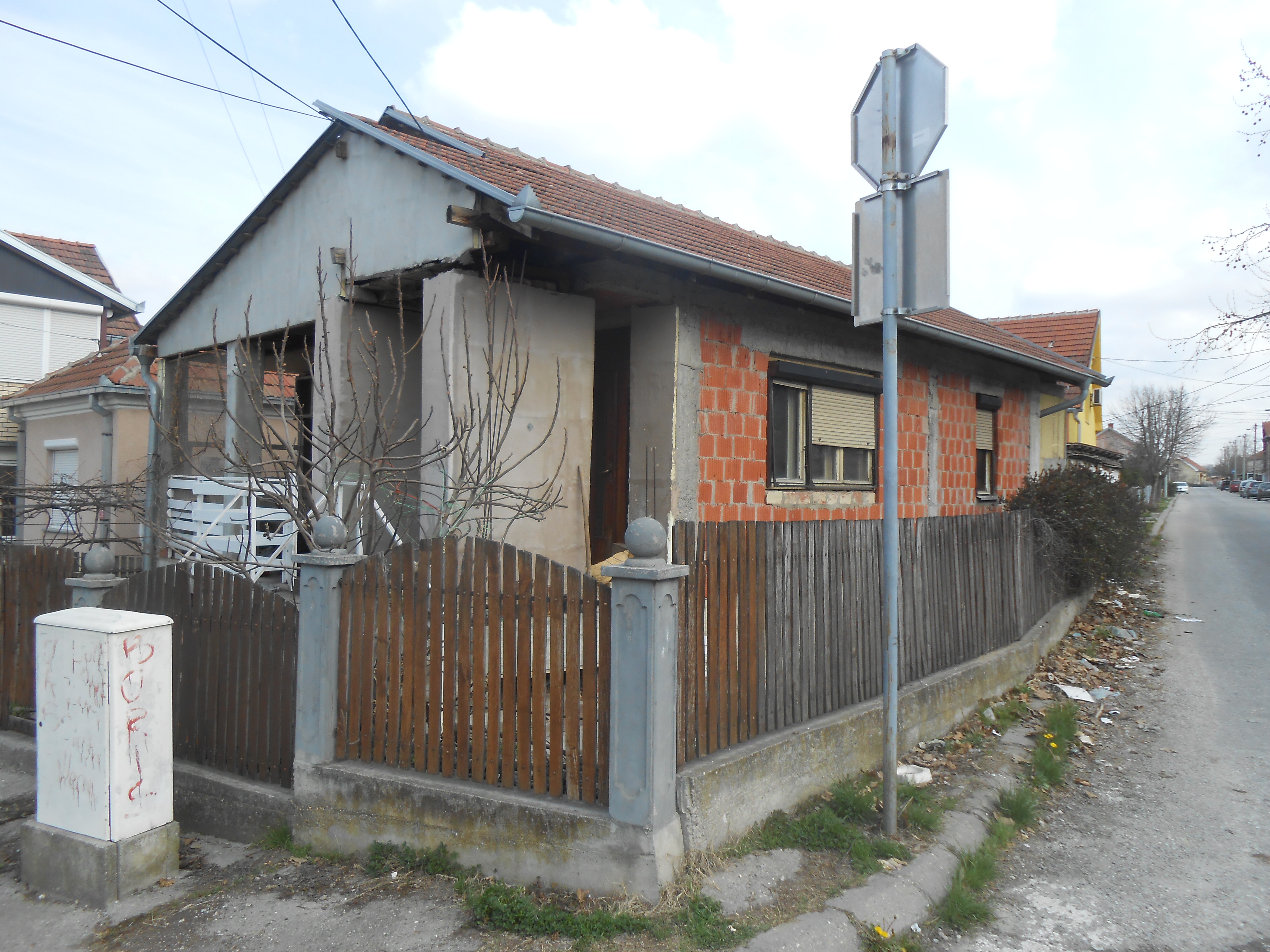 Страдала старија жена у пожару у својој кући 